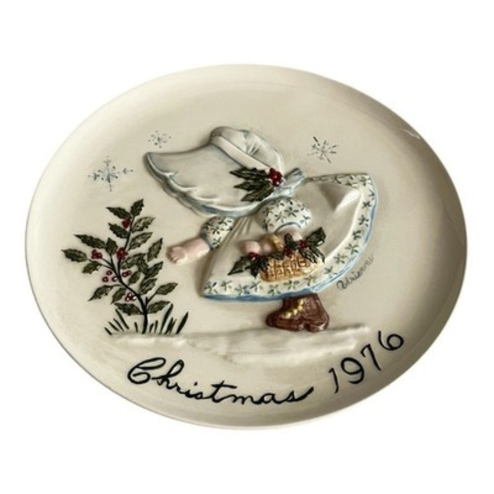 Vintage Byron Molds 1976 Adrienne Christmas Plate 3D Relief Angel Holly Berry 10